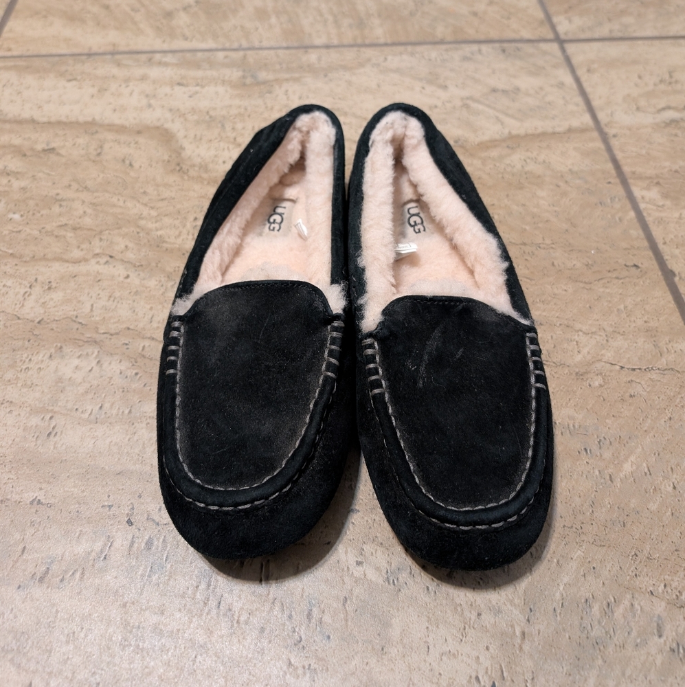 UGG Women's Ansley Black Water Resistant Suede Slipper Beige Fur Lining Size 9